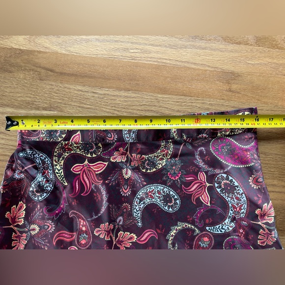 NWOT Gorgeous 100% polyester skirt - Picture 2 of 9